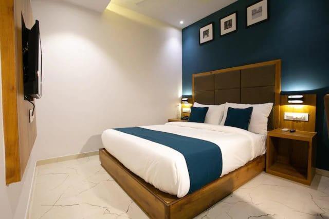 Astro 3* Mumbai